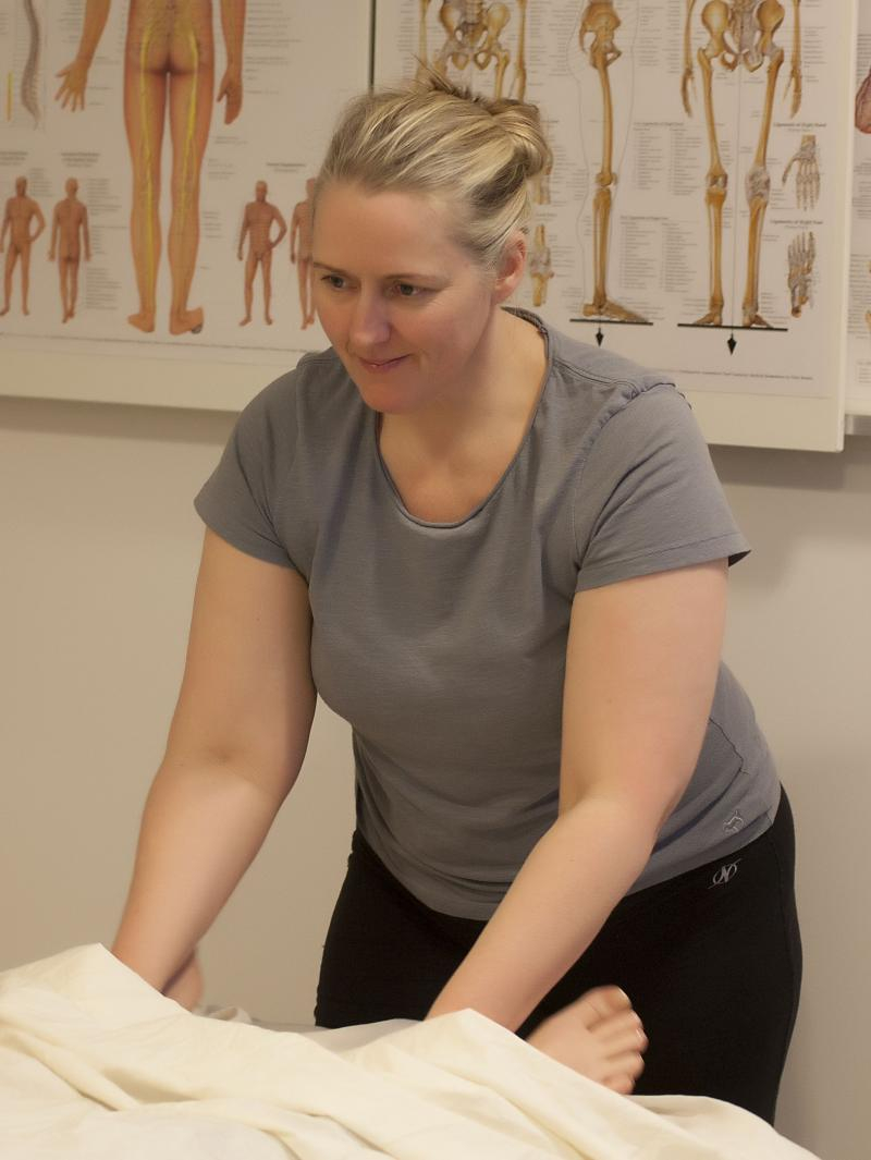 alfhildur massage 800x1065