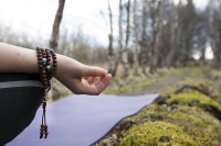 Hreyfing og núvitund með Söru Dýrunni